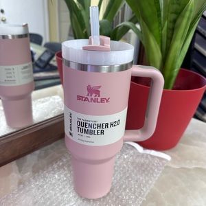 NWT Limited Edition Stanley 40oz Quencher H2.0 Flowstate color: PINK DUSK